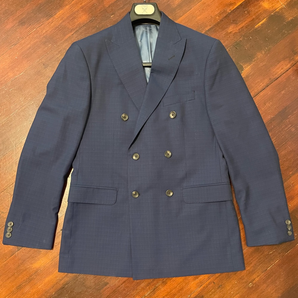 Strong Suit Double-Breasted suit